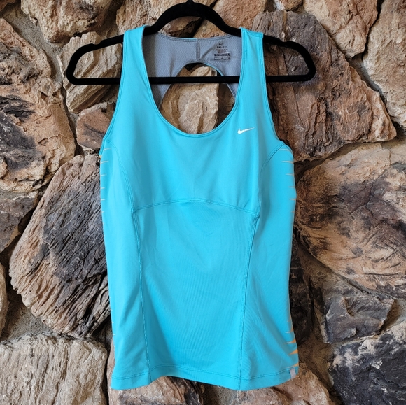 Nike Dri-Fit Turquoise Women’s Tank Top with built-in bra size L - Picture 1 of 8